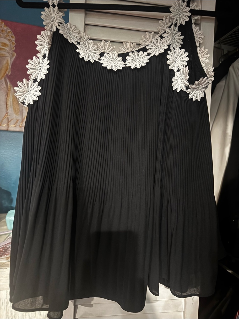 INC intl Concepts  Pleated Cold Shoulder Top with White Floral daisy Trim size S